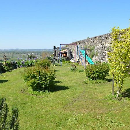 Le Prieure Bed and Breakfast Saint-Pey-de-Castets Exteriör bild