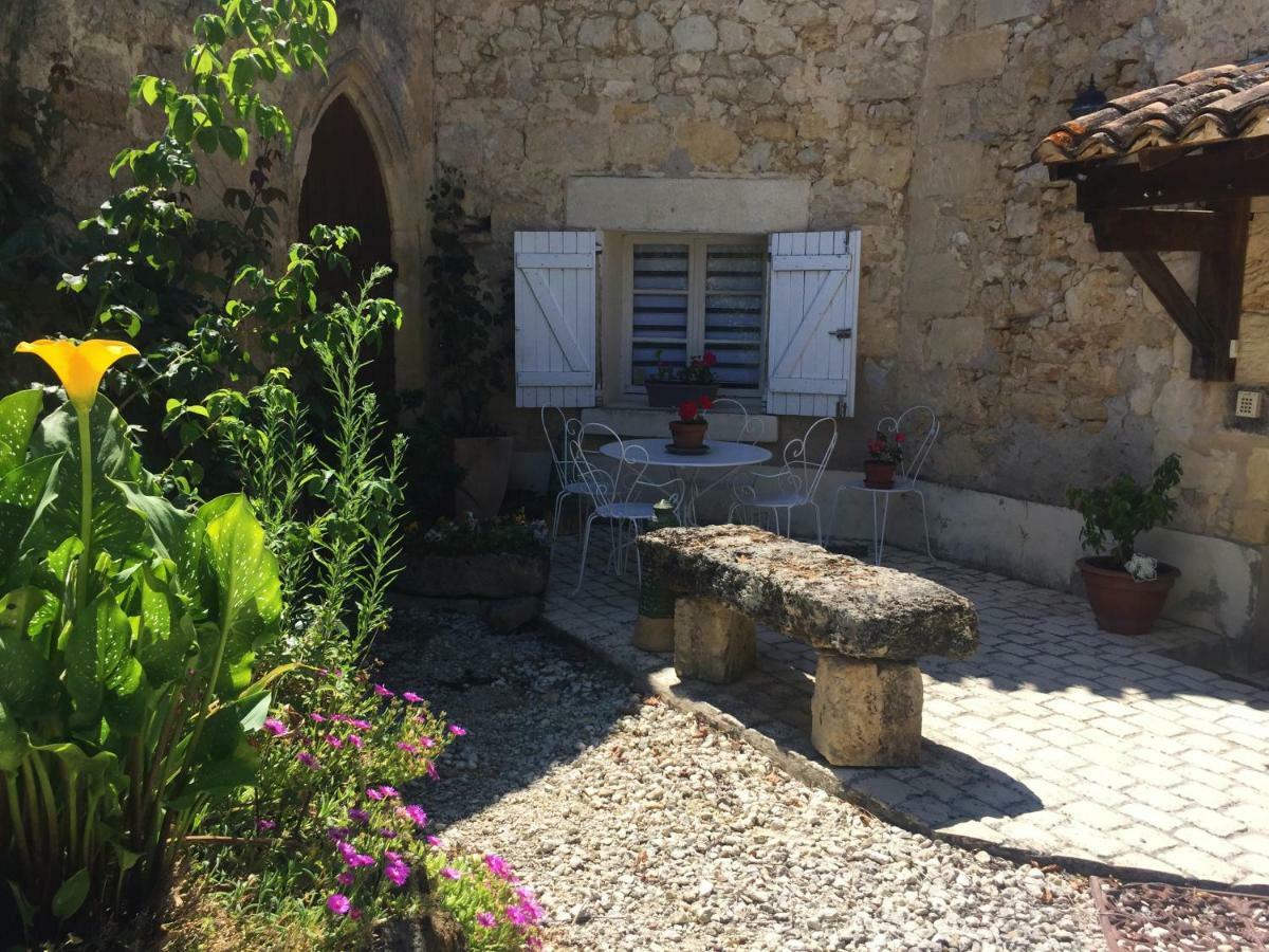 Le Prieure Bed and Breakfast Saint-Pey-de-Castets Exteriör bild