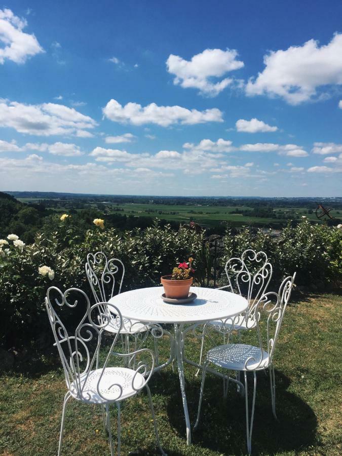 Le Prieure Bed and Breakfast Saint-Pey-de-Castets Exteriör bild