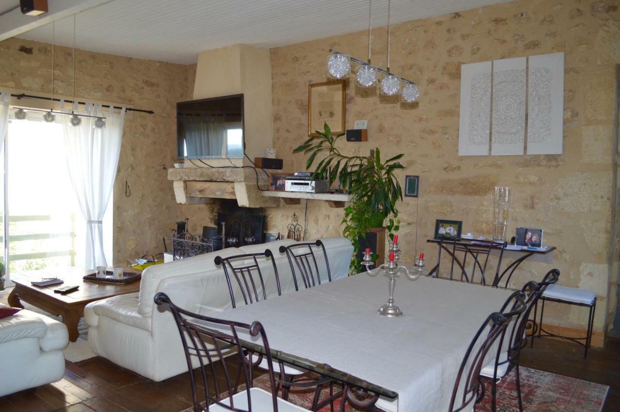 Le Prieure Bed and Breakfast Saint-Pey-de-Castets Exteriör bild