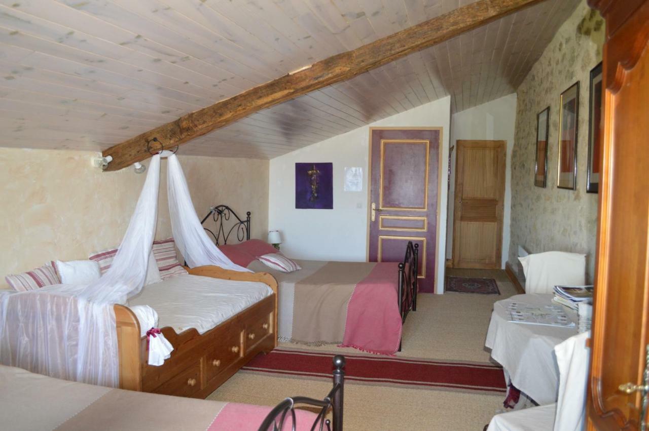 Le Prieure Bed and Breakfast Saint-Pey-de-Castets Exteriör bild