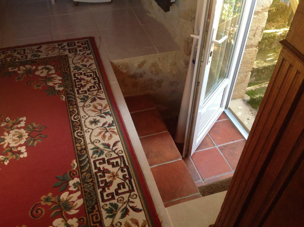 Le Prieure Bed and Breakfast Saint-Pey-de-Castets Exteriör bild