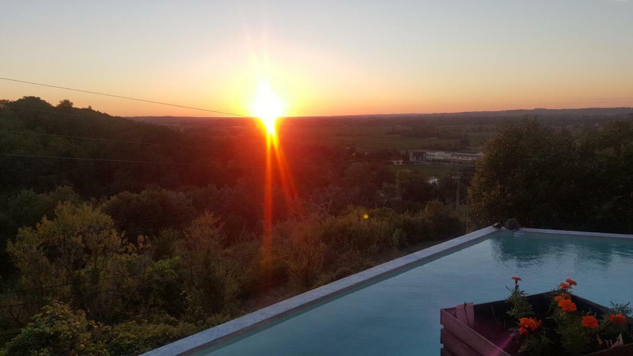 Le Prieure Bed and Breakfast Saint-Pey-de-Castets Exteriör bild