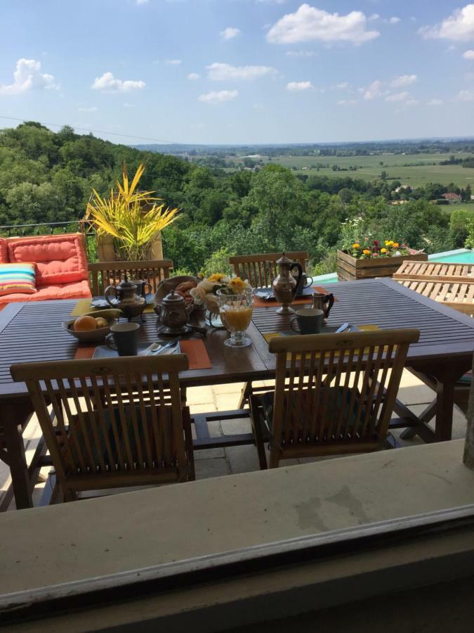 Le Prieure Bed and Breakfast Saint-Pey-de-Castets Exteriör bild